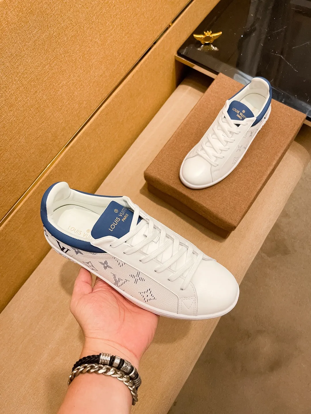 Men's shoes 💰 380💰🔥【LV】🔥 Louis Vuitton, high-end men's shoes brand, official website 1:1 latest masterpiece: the upper is made of Italian imported first-layer cowhide with a comfortable and breathable lining➕original non-slip and wear-resistant outsole🔥, making walking more convenient and comfortable! An exclusive new model, a stunning work, a beautiful 1:1 replica [color] compared to the official quality! Create a fashionable personality to set off your uniqueness! A must-have for trendy men! Classic🔥Size: 38-44 Color: 🔥Multiple colors available🔥